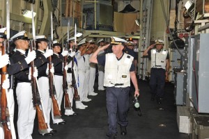 Il Capo di Stato Maggiore della Marina, Ammiraglio di Squadra Valter Girardelli, in visita alle unità navali dell’operazione Mare Sicuro