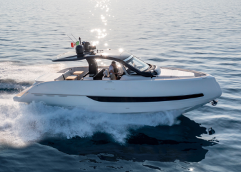 Invictus TT420 at the Cannes Yachting Festival 2023