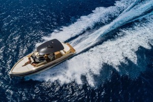 Invictus GT 320 dazzling world debut at Cannes Yachting Festival 2018