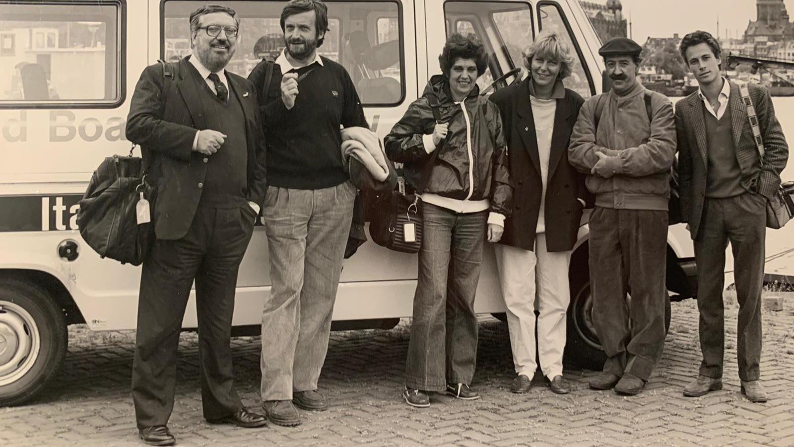 Al centro della foto Giorgia Gessner. Si riconoscono Vincenzo Zaccagnino, a sinistra, Roberto Franzoni, a destra della bionda Ted de Vries, dell'HISWA