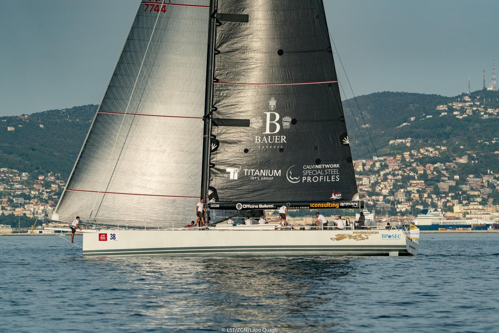 Pendragon e il Lightbay Sailing Team al via della Trieste-Venezia