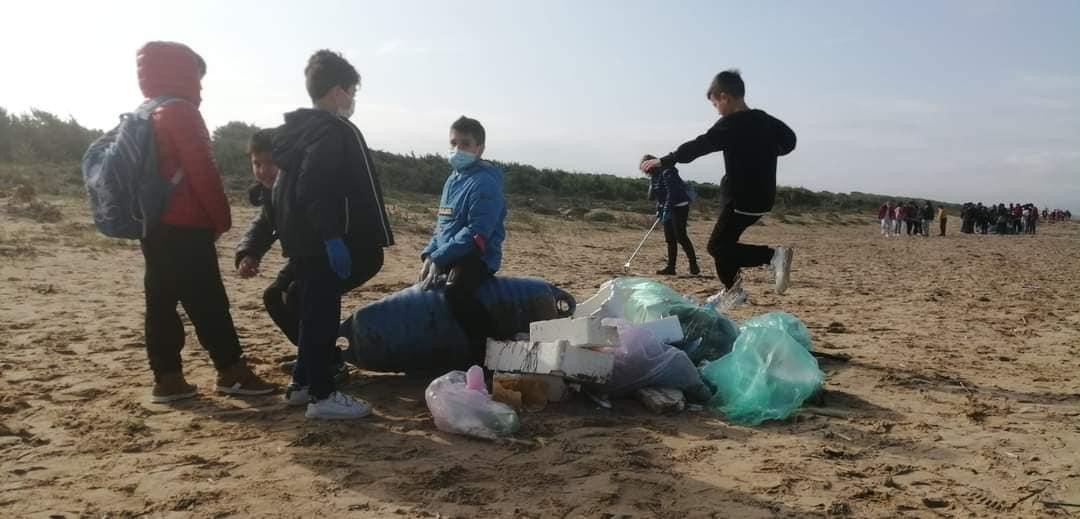 Pulizia della spiaggia: Marine Litter sposa Beach Care Project