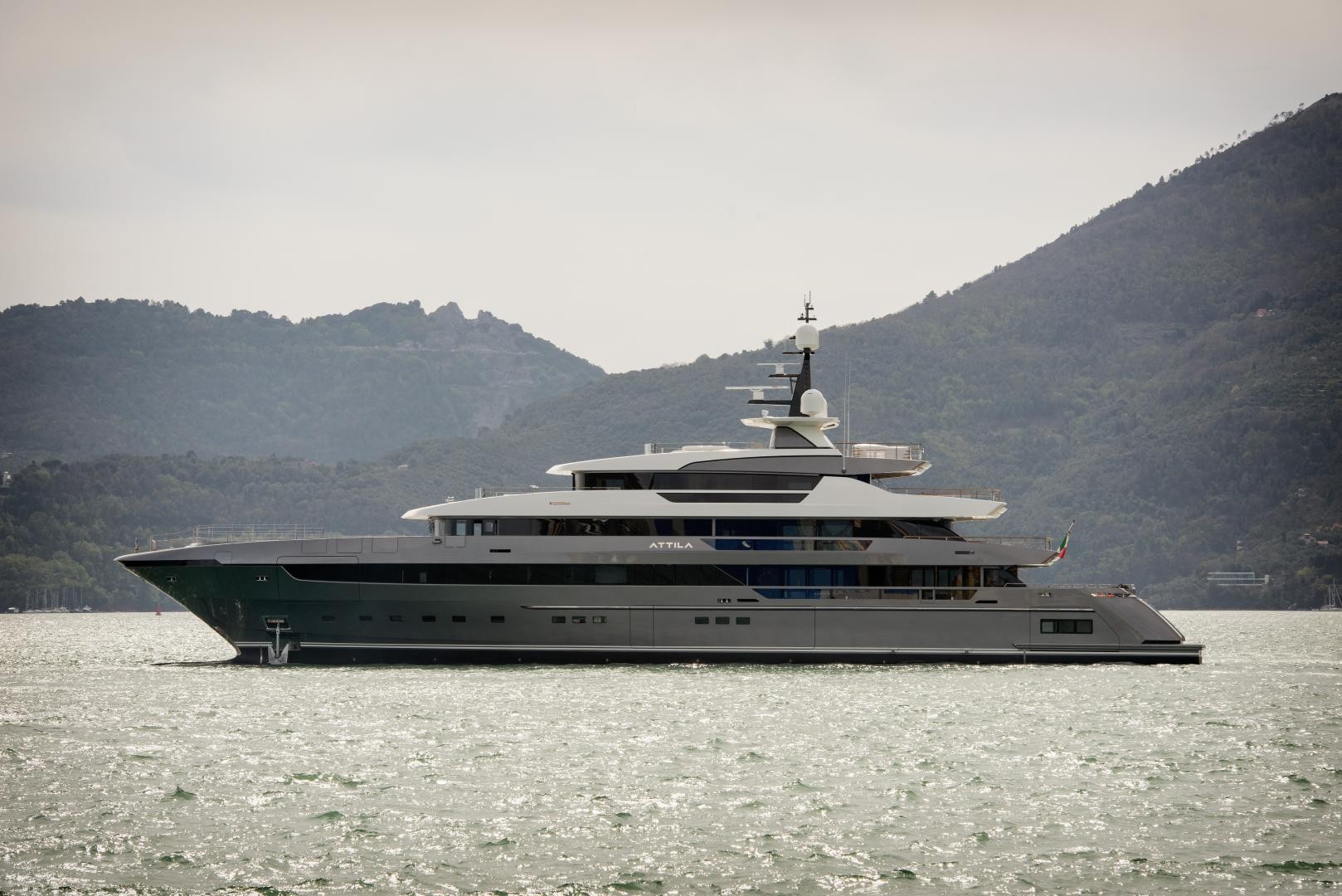 L’ammiraglia 64Steel di Sanlorenzo debutterà al Monaco Yacht Show