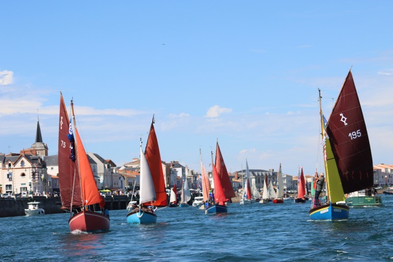 Local sailors, GGR skippers and the public shared enjoyed the traditional Parade des Olonnois Photo GGR2022/Nora Havel