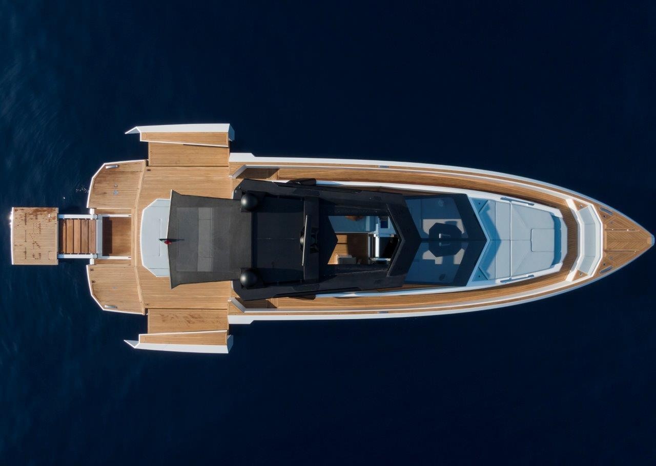 Evo R6 wins the exterior design award at World Yachts Trophy