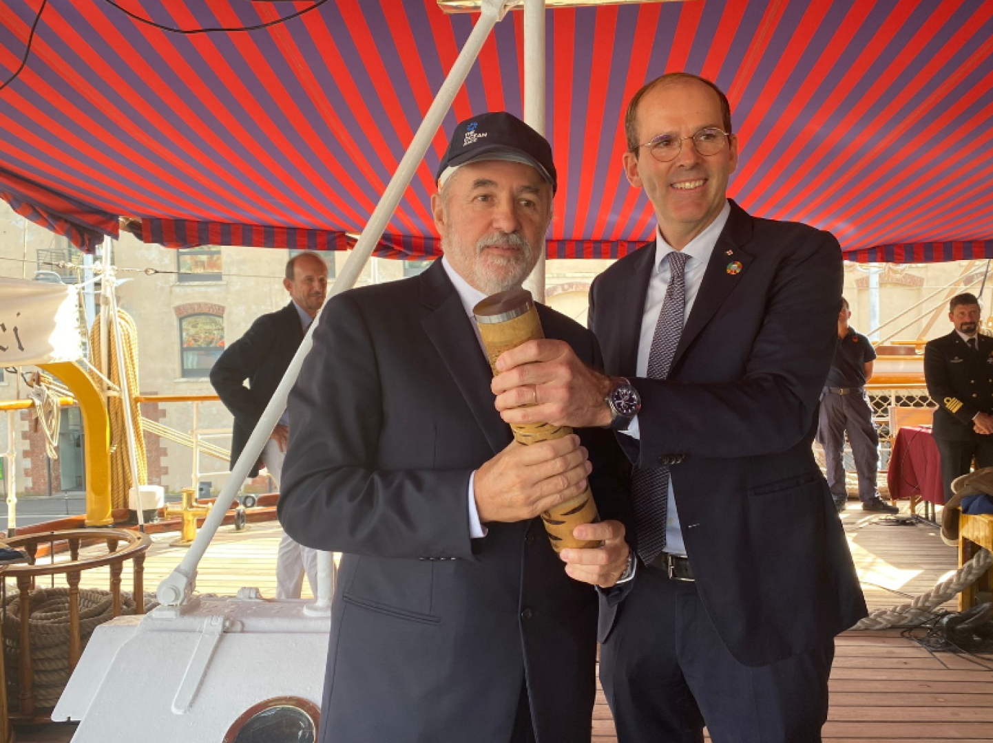 Il sindaco di Genova Marco Bucci e il CEO di The Ocean Race Richard Brisius