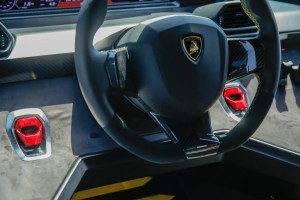 Gli interruttori 'start & stop' che accendono i due MAN da 2000 HP del Tecnomar for Lamborghini 63
