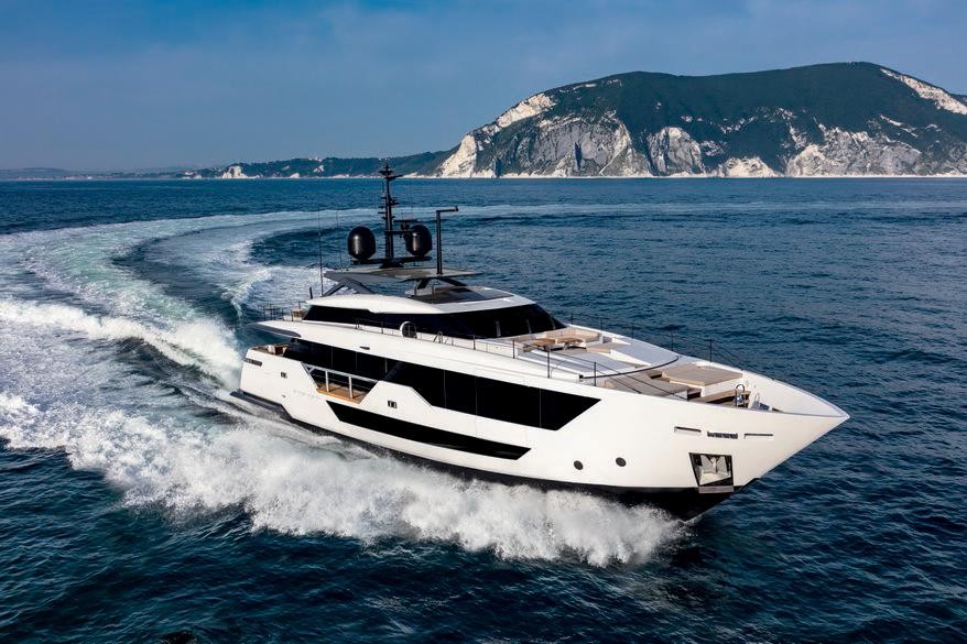Debutta il nuovo yacht della linea planante Custom Line 106'
