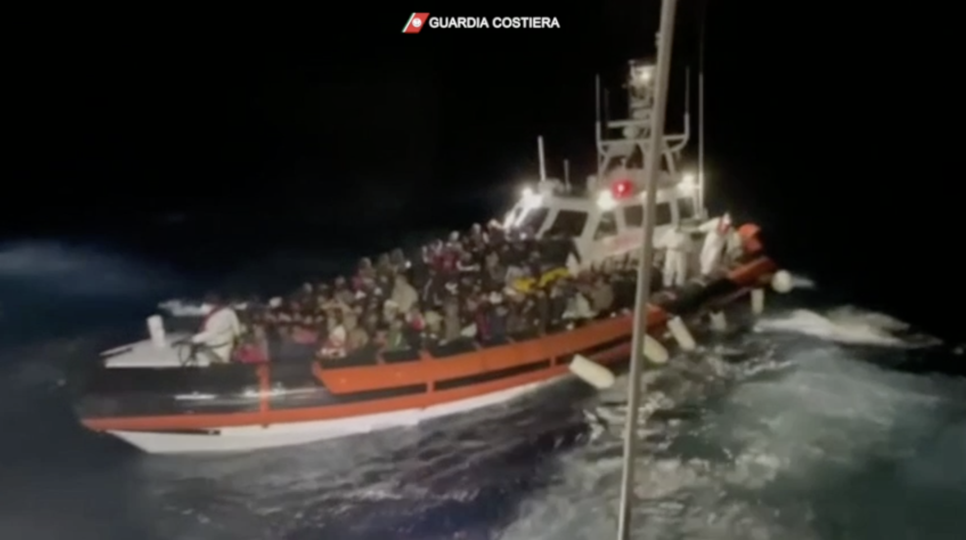 La Guardia Costiera soccorre 211 migranti a largo di Lampedusa