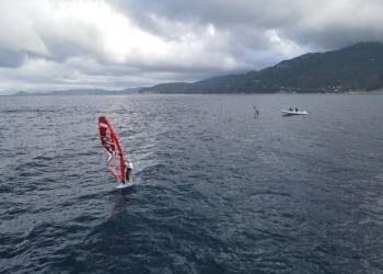 Matteo Iachino ha compiuto l'impresa: dalla Sardegna a Livorno in windsurf