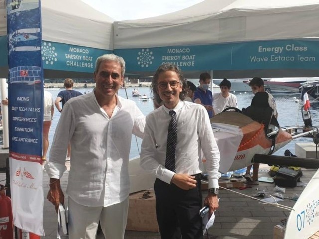 Raffaele Chiulli (Presidente UIM) con Laurent Mekies (Direttore Sportivo della Scuderia Ferrari)