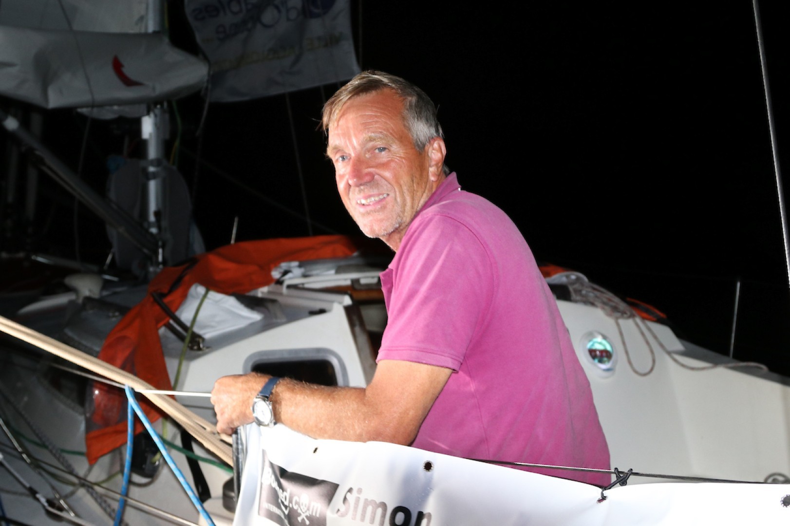 Simon Curwen passed the Lanzarote waypoint in first position. He has been leading since Cape Finisterre, showing seamanship, speed, strategic intelligence and pleasure at sea.