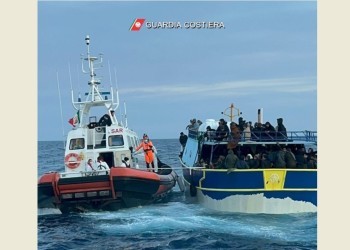 Soccorsi della Guardia Costiera a largo delle coste italiane