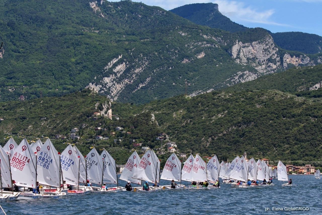Iniziata a Torbole la 3^ tappa del Trofeo Optimist Italia