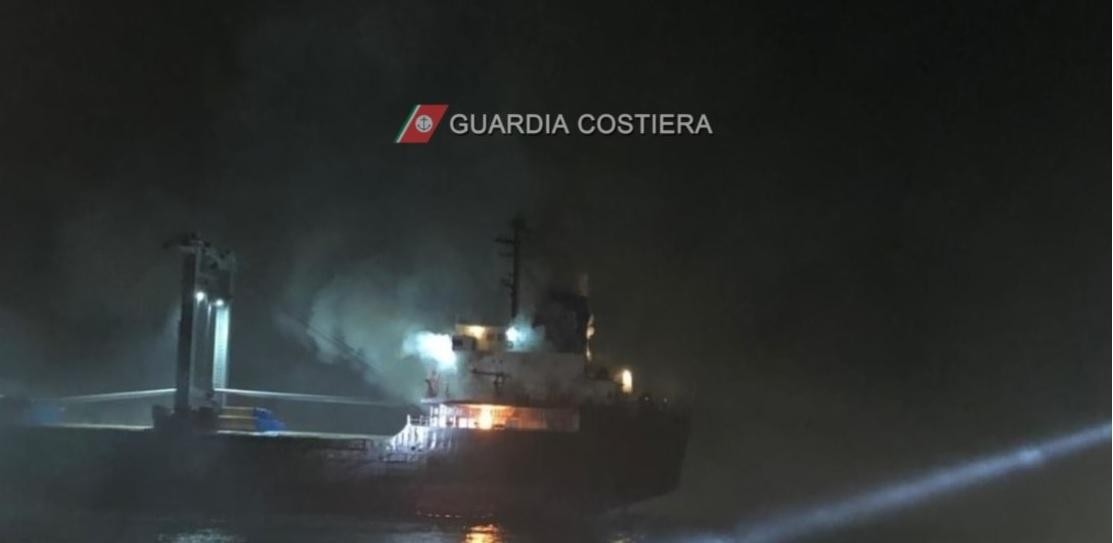 Guardia Costiera salva 18 persone dell'equipaggio di una nave mercantile