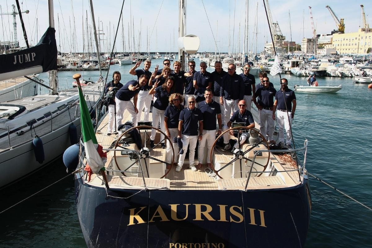 Spettacolo in mare per la veleggiata dello Yacht Club Italiano