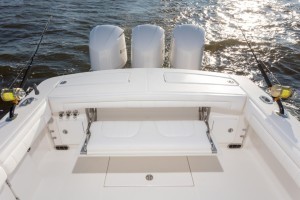 34 Regulator Center Console boat transom seating yamaha outboard