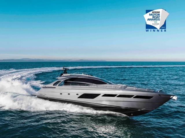 Pershing 8X, X Generation, ha trionfato nella categoria Custom Yachts