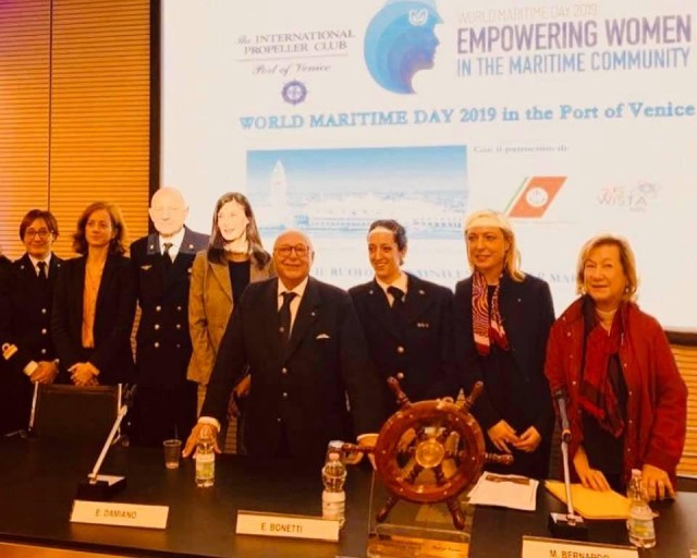 Il gruppo al World Maritime Day