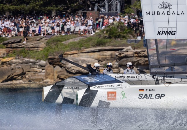 Viele Zuschauer verfolgten die Rennen der SailGP Flotte vor Sydney vom Ufer aus Foto: Felix Diemer für SailGP