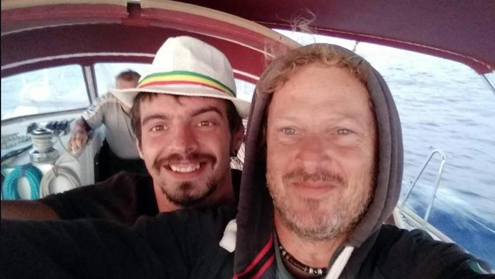 Lo skipper del Bright, Aldo Revello e il suo compagno di traversata oceanica in un recente selfie