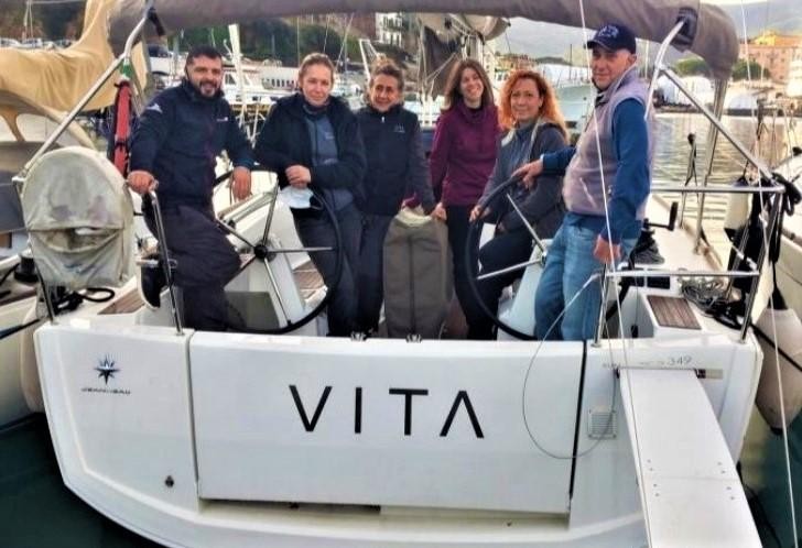 L'equipaggio dell'imbarcazione Vita che ha vinto la classe gran crociera domenica scorsa - Artemare club