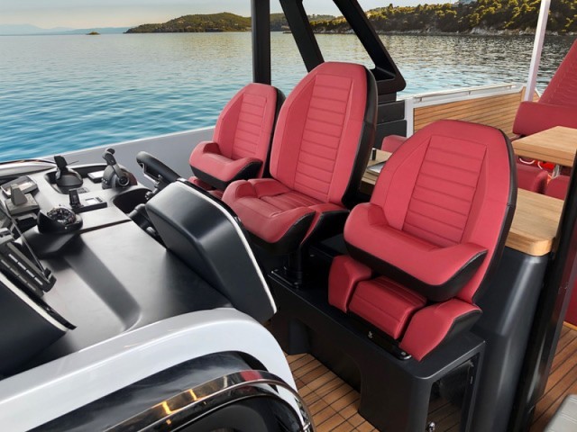 Besenzoni’s offer of helm seats suits every type of boat