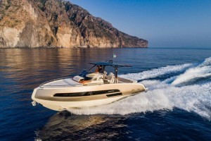 Invictus GT 320 Debutto mondiale al Cannes Yachting Festival 2018