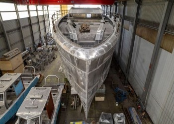Vittoria Yachts annuncia il completamento di scafo e sovrastutture dello yacht Veloce 32 RPH