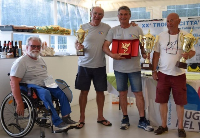 Ginacarlo Mariani, al centro, vince il Trofeo Città di Cattolica davanti ad Angelo Boscolo e Mario Gambarini