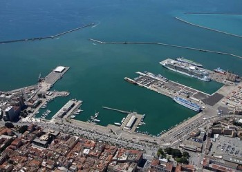 Uiltrasporti, firmata la Cigs per i portuali, ora si realizzi un nuovo futuro per il porto
