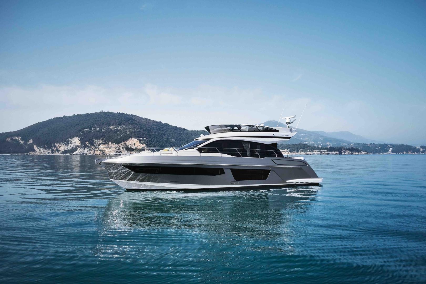 Azimut Yachts at the Genoa Boat Show with two italian premieres