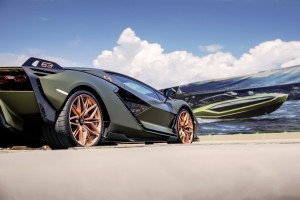 Il modello del M/Y Tecnomar for Lamborghini 63 alla Milano Design Week