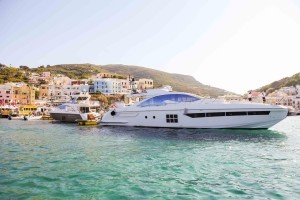 V Marine inaugura la prima Lounge Azimut Yachts sull’isola