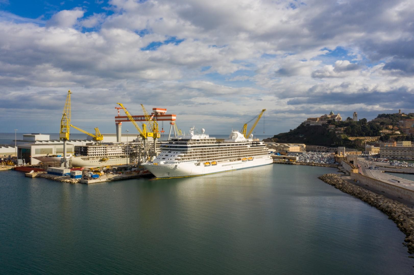 Fincantieri: consegnata ad Ancona Seven Seas Splendor