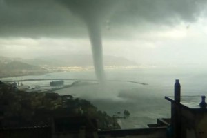 Tromba d'aria a Porto di Salerno