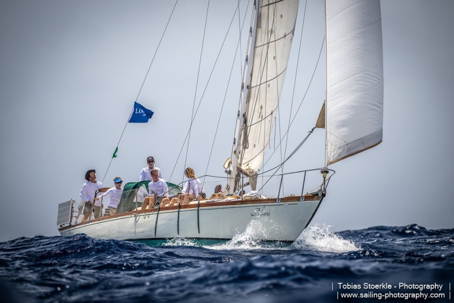 Welcome to the 36' 1960 sloop Alani who won her classic class