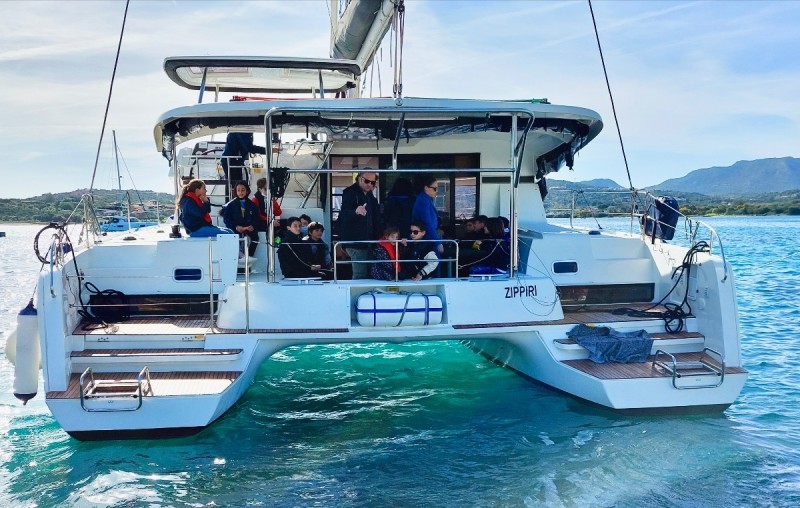 L'uscita in barca di un gruppo di bambini che ha partecipato alla Giornata del Mare a Cala dei Sardi