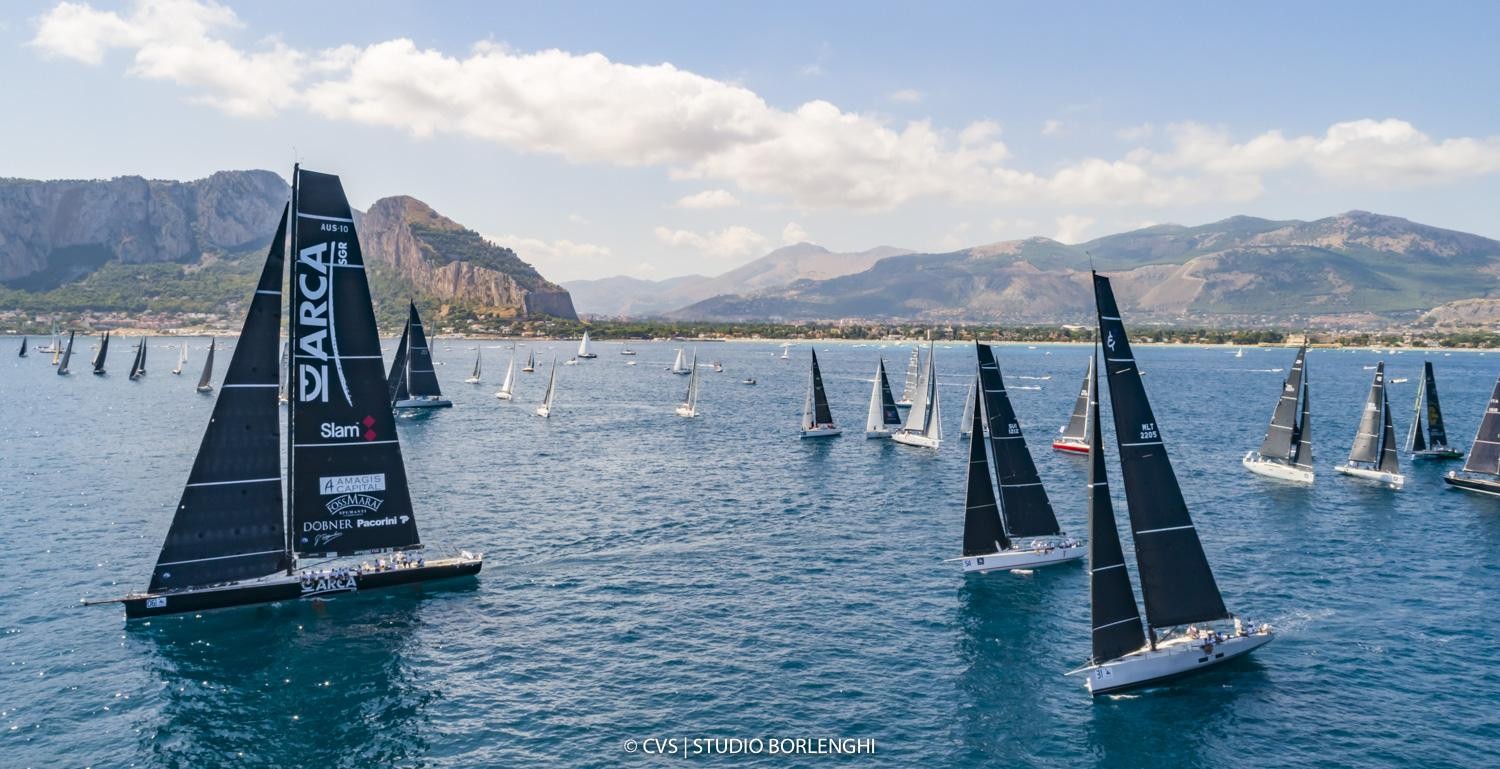 Maxis lead the 2021 Palermo-Montecarlo fleet away from the start