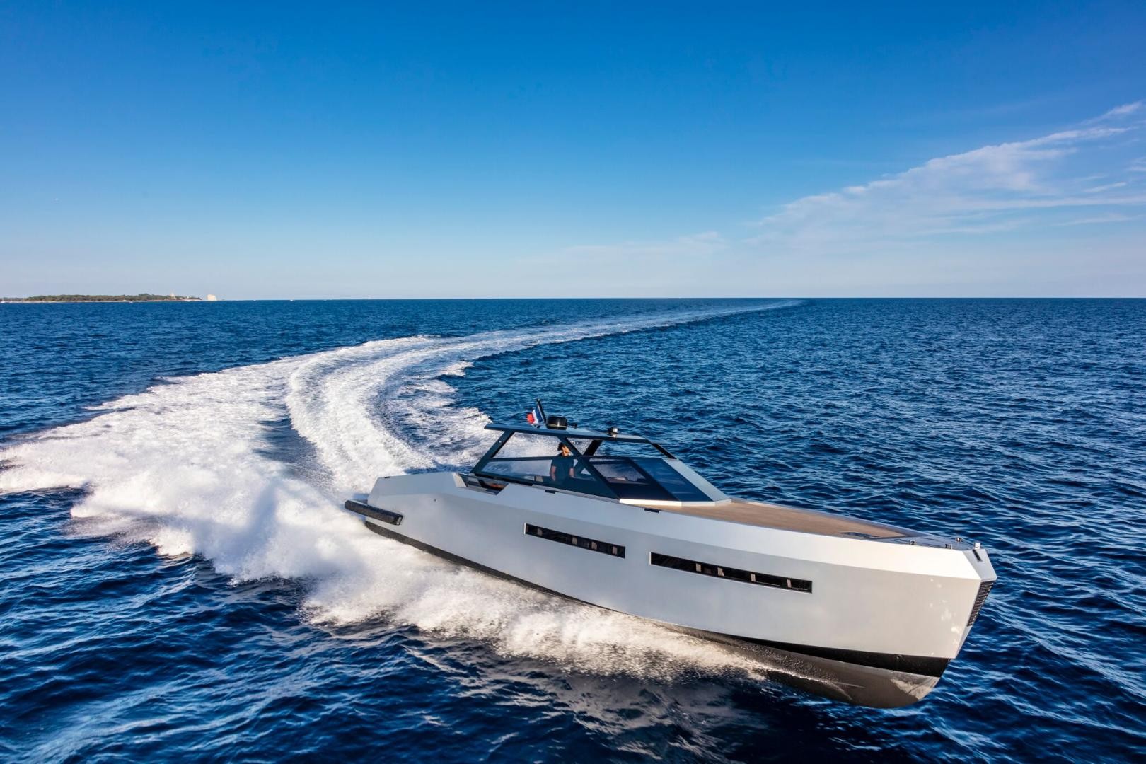The new Mazu 52HT successfully performed at the 2018 Monaco Yacht Show