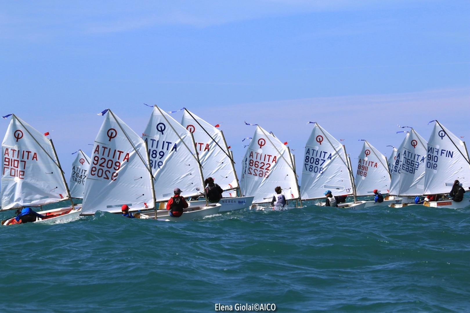 Sabato e domenica la tappa del Campionato regionale Optimist con 150 barche al via (foto Elena Giolai)