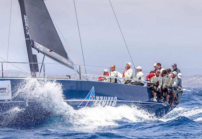 La barca simbolo sportivo dello Yacht Club Costa Smeralda si presenta alla terza tappa della 52 Super Series consapevole del grande valore dei suoi avversari, ma determinata a sfruttare al meglio il campo di regata portoghese.