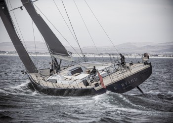 Sørvind, si gonfiano le vele del nuovo SW105 in partenza da Cape Town