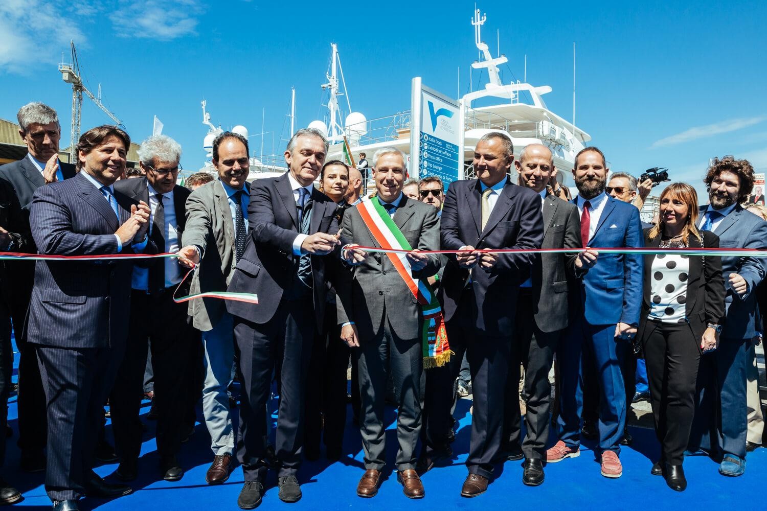 Il Presidente della Regione Toscana, Enrico Rossi, assieme ai vertici di Nautica Italiana al Versilia Yachting Rendez-Vous