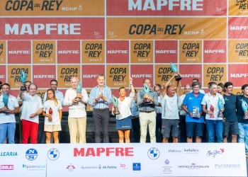 HM Felipe VI presents the awards to the winners of the Copa del Rey