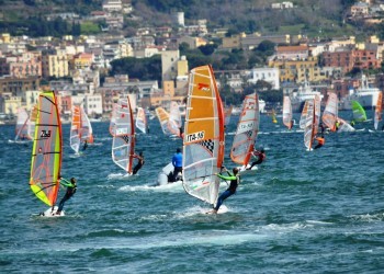 Coppa Italia di windsurf a Pozzuoli: nella RS:X primi Giorgia Speciale e Nicolò Renna