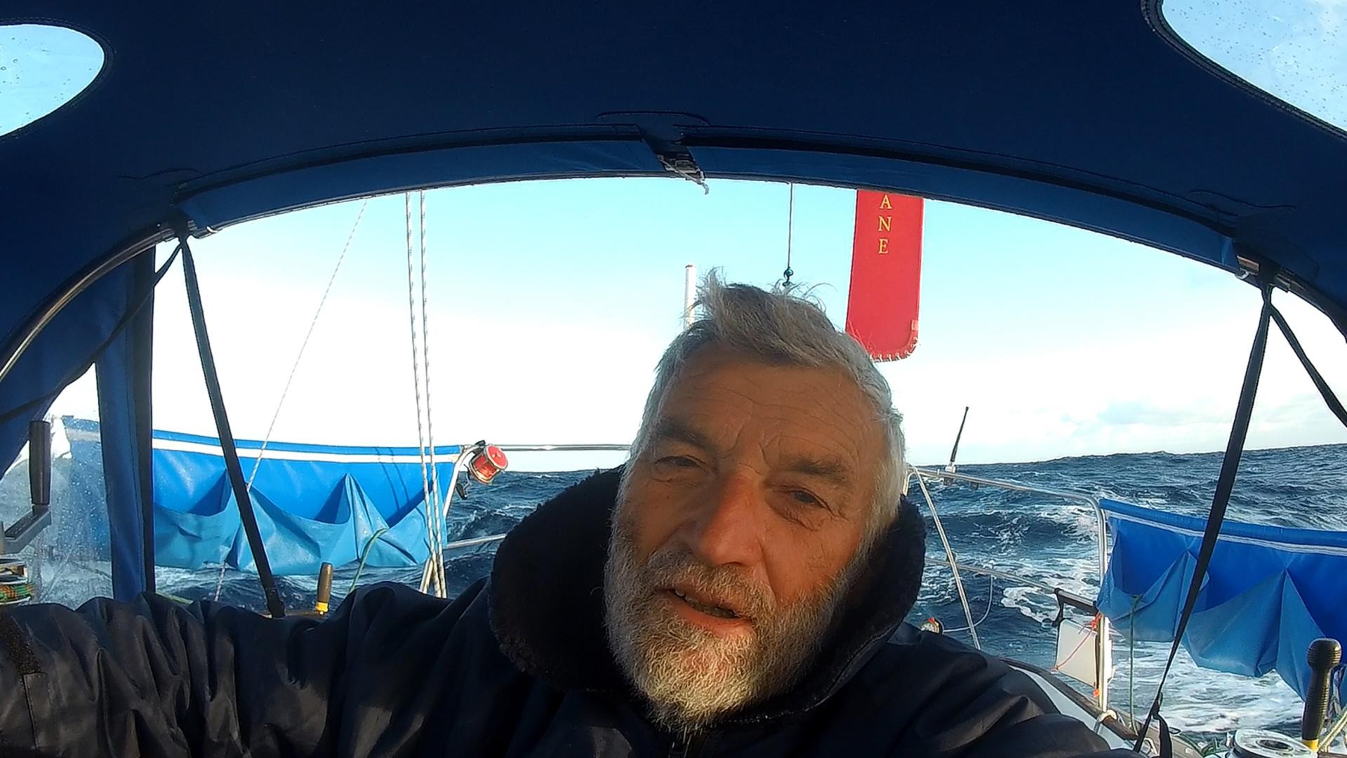 Jean-Luc Van Den Heede now with renewed vigour to complete the Race after deciding to repair his mast at sea