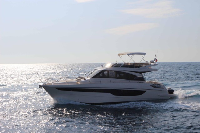 Cayman Yachts F920, introduce sulla scena nautica un nuovo modello