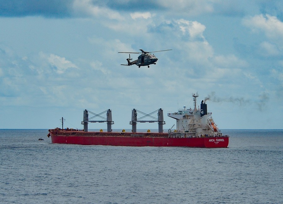 Marina Militare: intervento di nave Rizzo in assistenza ad un mercantile