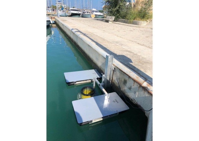 Consegnato al Marina di Pescara il secondo dispositivo per la raccolta dei rifiuti di plastica in mare